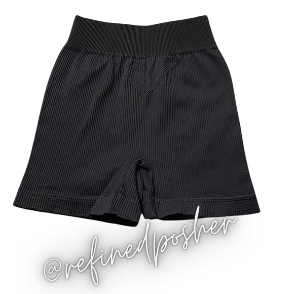 Free People Movement Prajna Shorts size XS/S NEW Truest Black - Picture 3 of 4